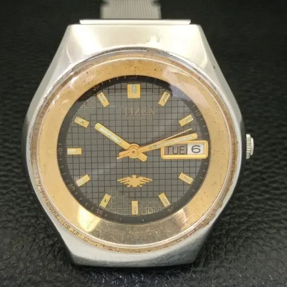 Vintage 1976 Citizen Automatic Mens Silver Watch W/daydate & Silver accents